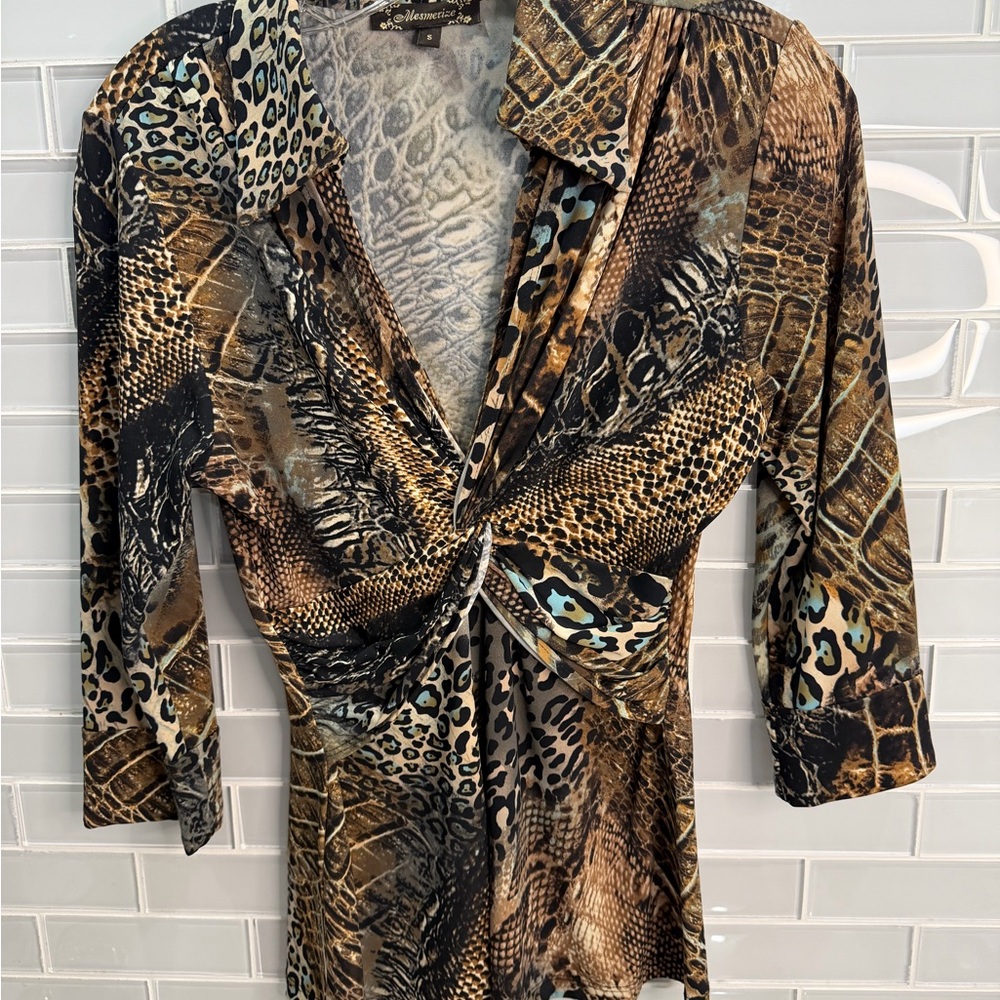 Mesmerize Womens Animal Print Twist Front Top Size Small Brown Leopard Snake Sm